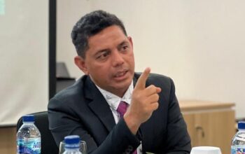 Anggota Komisi III DPRA, Hasballah saat melakukan kunjungan kerja ke Kota Sabang, Rabu kemarin. (Waspada/TZ)