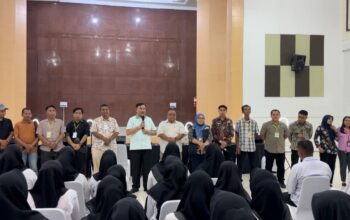Bupati Agara Salim Fakhry saat menyampaikan pidatonya saat pelaksanaan tes Pegawai Pemerintah dengan Perjanjian Kerja (PPPK) di Kantor Regional VI BKN Medan, Kamis (1/5). Waspada/Ist