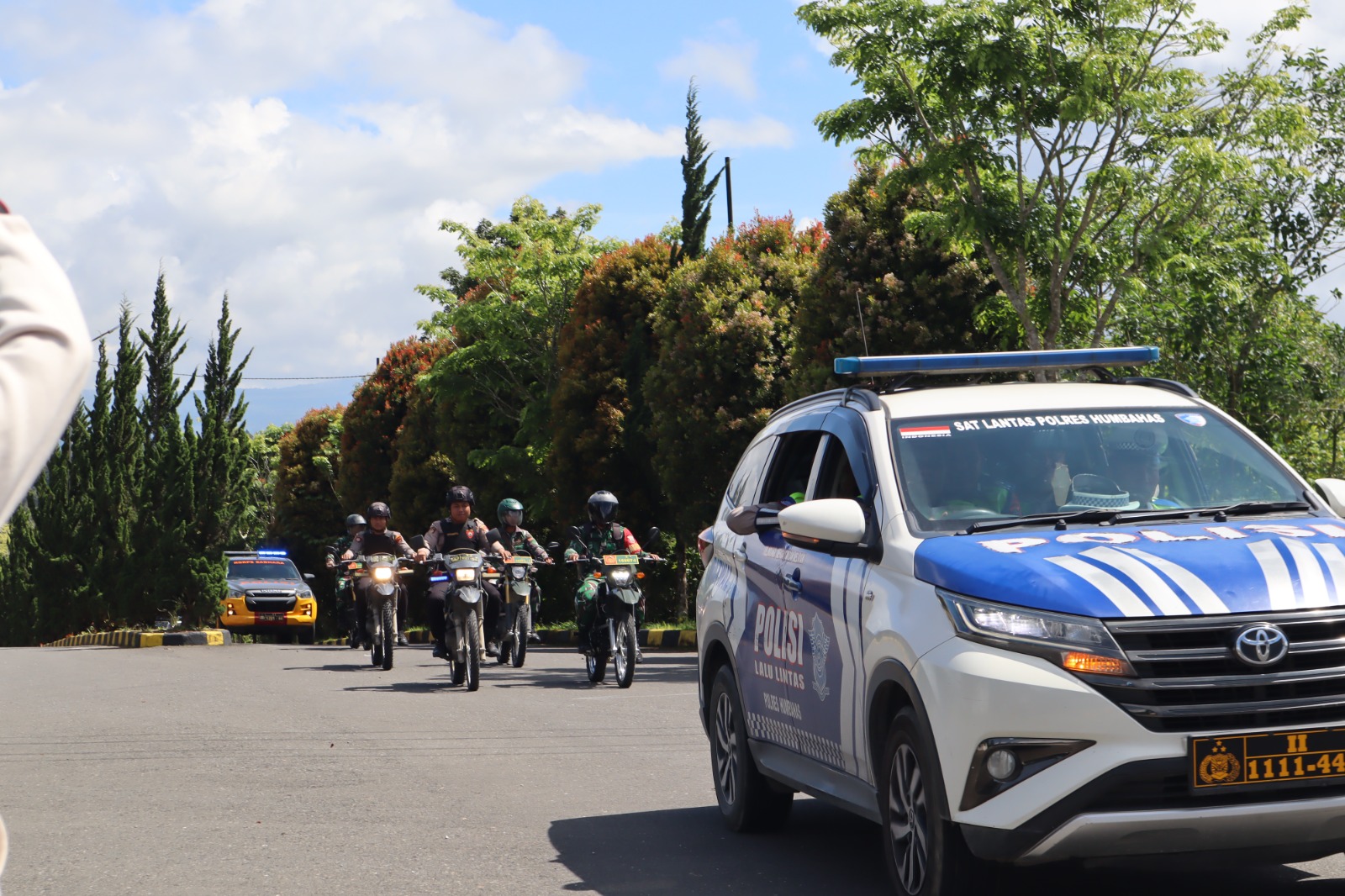 PERSONEL Polres Humbahas dan tim gabungan melakukan patroli skala besar di Wilkum Polres Humbahas. Waspada/Ist