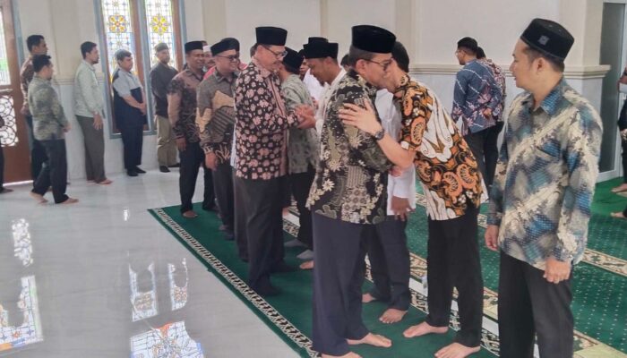 Peusijuek Petugas Dan Jemaah Haji, Kakanwil Kemenag Aceh Doakan Lancar
