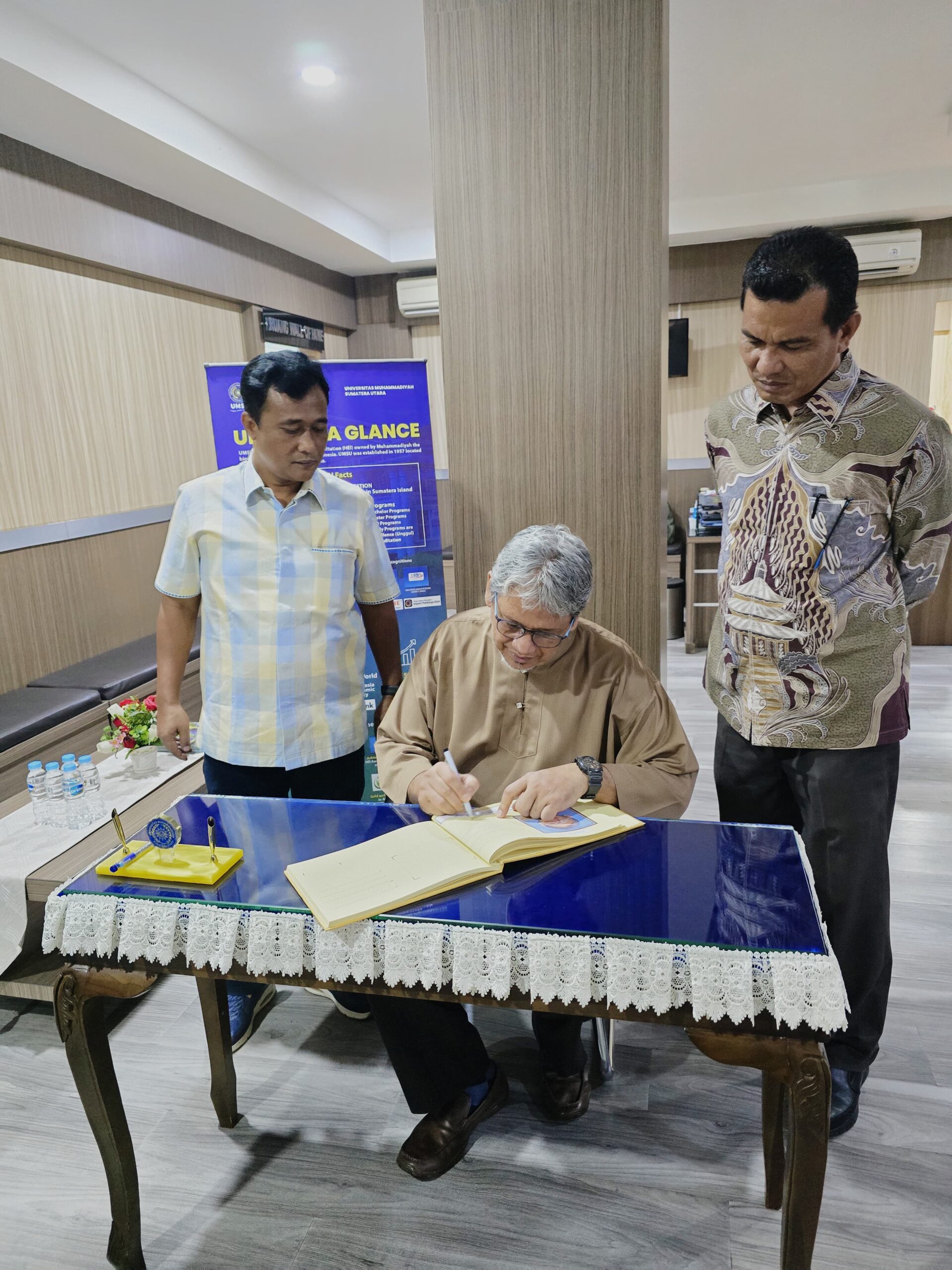 Dosen IIUM Malaysia Beri Kuliah Umum Di FH UMSU Dosen IIUM Malaysia Beri Kuliah Umum Di FH UMSU