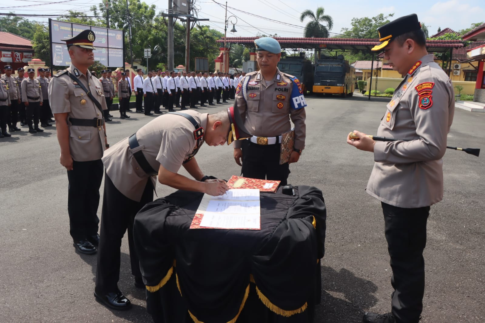 Kapolresta Deliserdang Pimpin Sertijab Kasat Intelkam, Binmas, Kabag Ren Dan Kapolsek Galang Kapolresta Deliserdang Pimpin Sertijab Kasat Intelkam, Binmas, Kabag Ren Dan Kapolsek Galang