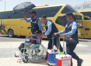 Sambutan Hangat Petugas Haji Untuk Jemaah Indonesia Di Tanah Suci