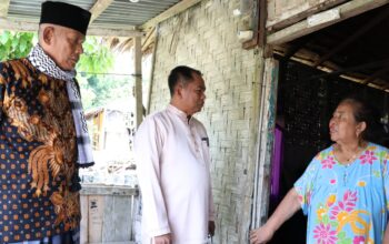 Janda Miskin Menangis Terima Tanah Dan Rumah Dari Bang Wiwik