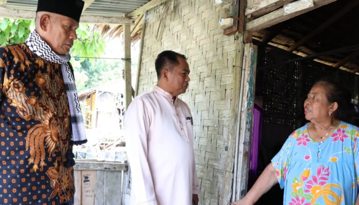 Janda Miskin Menangis Terima Tanah Dan Rumah Dari Bang Wiwik