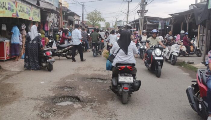 Meski Berganti Pimpinan Daerah, Pasar Terpadu Pante Teungoh Tetap Kumuh Dan Semrawut Meski Berganti Pimpinan Daerah, Pasar Terpadu Pante Teungoh Tetap Kumuh Dan Semrawut
