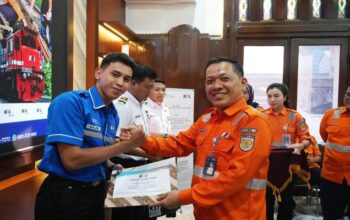 Sigap Demi Keselamatan Operasional Kereta Api, 2 Personel KAI Bandara Medan Terima Apresiasi