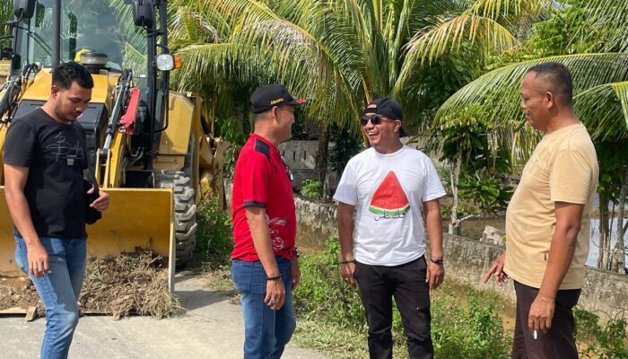 Ketua DPRK Abdya Turunkan Beko Jawab Keluhan Petani