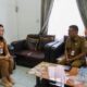 KADIS Peternakan dan Perikanan Humbahas, Parman Lumban Gaol saat menerima kunjungan Wakil Bupati, Junita Rebekka Marbun. Waspada/Ist