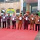 foto.WAKIL Bupati Wahyu Daniel Sagala (enam kanan) bersama Forkopimda dan Panitia memukul rabana tanda penutupan MTQ ke-50 Kab. Dairi.Waspada/Kartolo Munte
