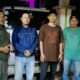 HUMAS RSUD Subulussalam, Nurdin, SKM, MM (dua kiri) usai penyerahan jenazah kepada perwakilan keluarga korban untuk dibawa ke Sumut. (Waspada/Ist)