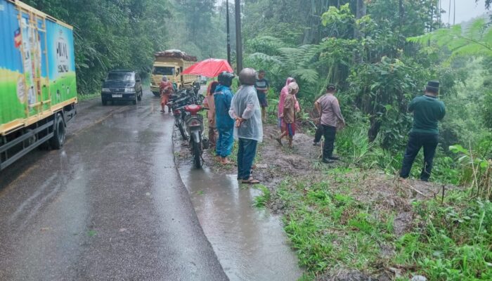 Yang Tersisa Dari Laka Avanza Terjun Ke Sungai Kombih