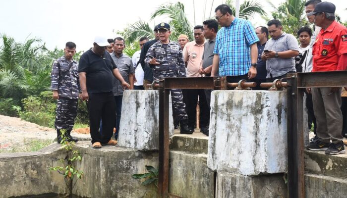 Berjemur Di Hamparan Perak, Bupati Deliserdang Petakan Jalan Dan Irigasi Untuk Diperbaiki