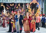 Rico Waas Dan Ketua TP PKK Tunjukkan Kebudayaan Batak Toba Kepada Warga Surabaya