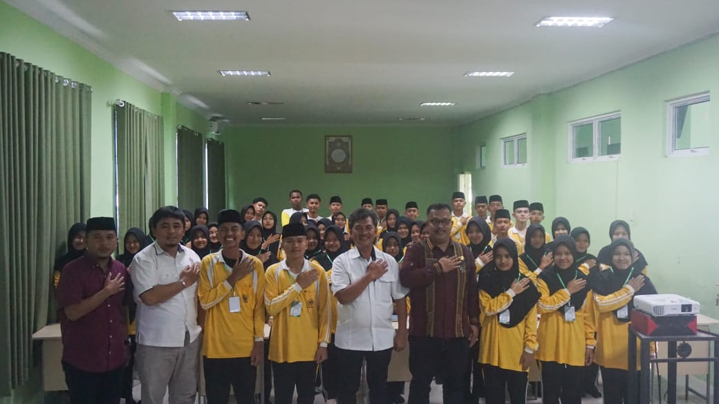 Polres Simalungun Beri Materi Wawasan Kebangsaan Dalam LDK OSIM MAN Simalungun