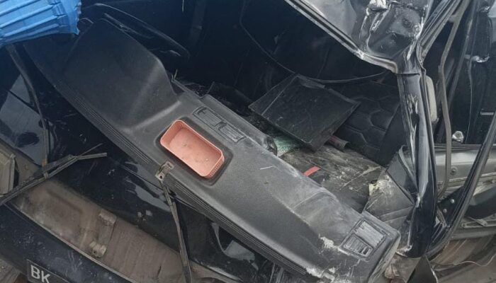 Sopir Mengantuk Hantam Rumah Warga