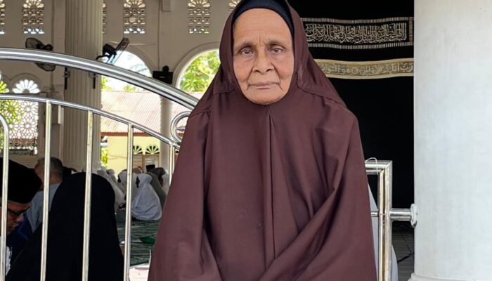 Nek Ti Usia 90 Tahun, Penjual Kue Khas Aceh Asal Meurah Dua Pidie Jaya Pergi Haji Tanpa Mahram