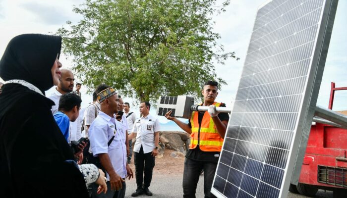 Pemko Banda Aceh Pasang 27 Lampu Tenaga Surya Di Kawasan Wisata Ulee Lheue