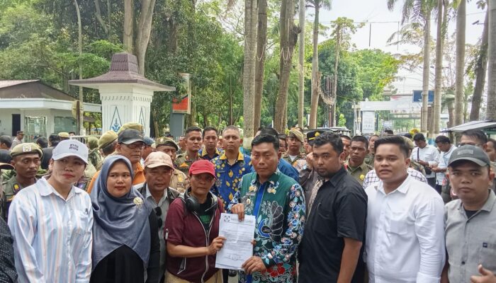 PKN Demo Minta Bupati Usut Pengangkatan Pegawai Honor 2024 Di DPRD Deliserdang
