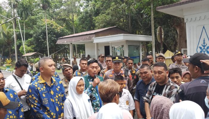 Wali Murid SMPN 2 Galang Minta Siswa Dikembalikan Ke Gedung Lama