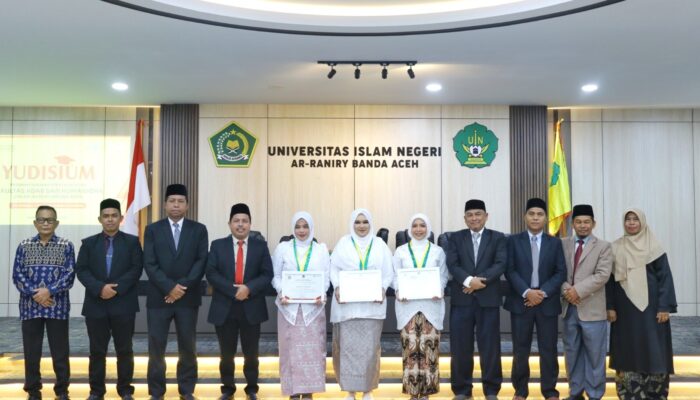 Tiga Lulusan Terbaik FAH UIN Ar-Raniry Raih IPK Tertinggi