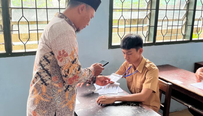 Sekretaris PCM Apresiasi ASA Dan Absensi QR Code SMP Muhammadiyah 16 Lubukpakam