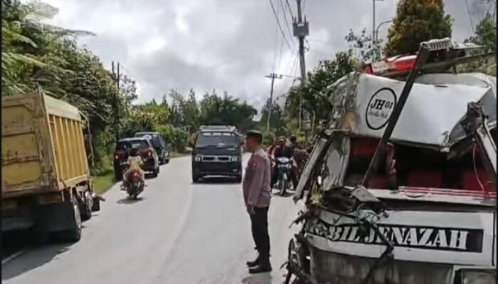 Mobil Jenazah Hantam Truk, Sopir Meninggal Di Tempat