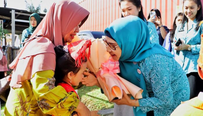Ketua Tim Pembina Simalungun Tinjau Posyandu Panombeian Panei Dan Raya