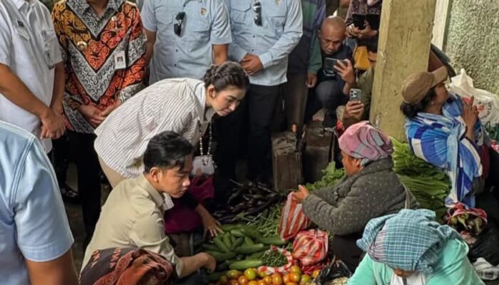 Wapres Gibran Blusukan Ke Pasar Rakyat Doloksanggul