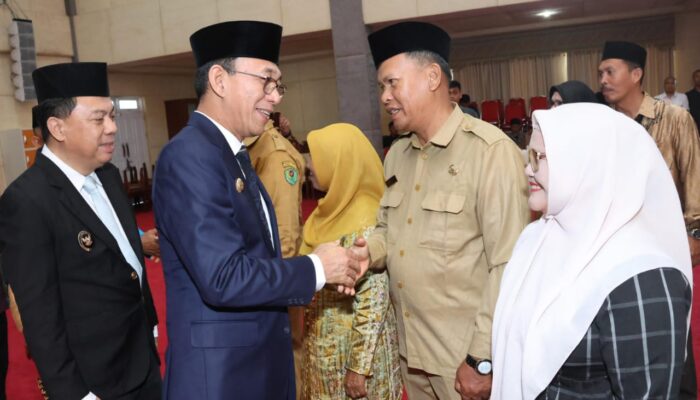 Bupati Tapsel Lantik 21 Kepala Sekolah