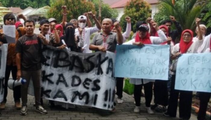 Masyarakat Gelar Demo, Kuasa Hukum PT Sri Timur Selesaikan Saja Secara Hukum