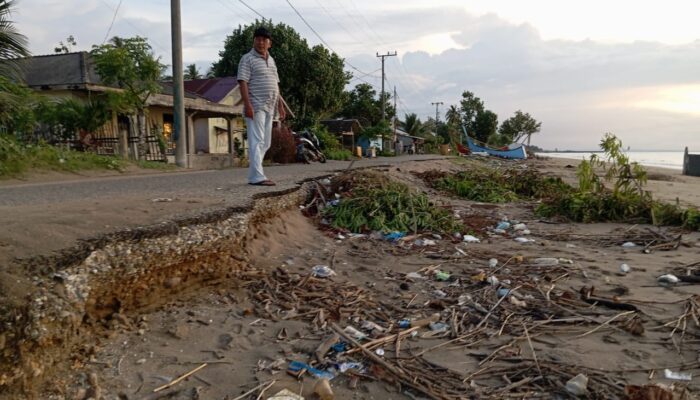 Jalan Pantai Lhok Puuk Sepanjang 1.500 Meter Terancam Runtuh