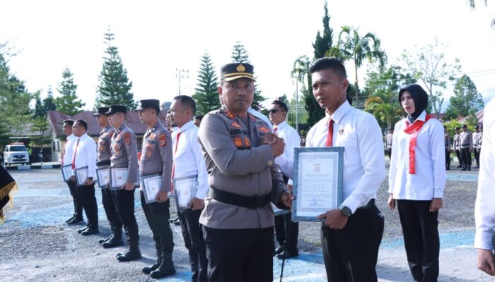 Kapolres Bener Meriah Beri Penghargaan Personel Berprestasi