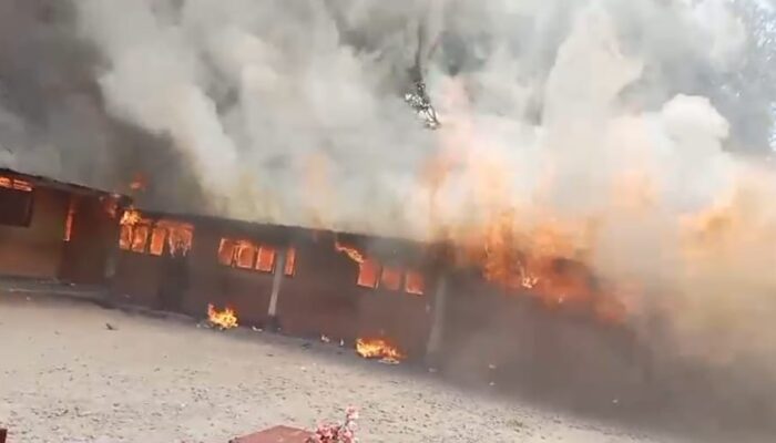 Tujuh Ruang Kelas SDN 1203 Padang Hasior Ludes Terbakar