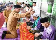 Bupati Syech Muharram Peusijuek 425 Calhaj Aceh Besar