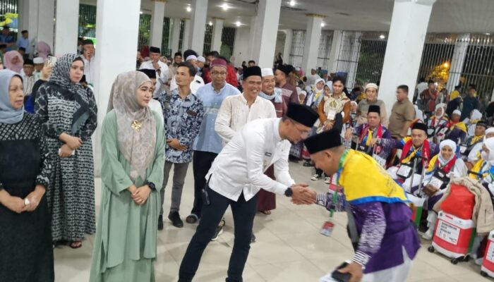 244 Calhaj Asal Labusel Diberangkatkan, Bupati Ingatkan Jaga Sikap