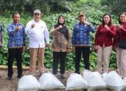 Wakil Wali Kota P.Siantar Tebar Bibit Ikan Di Sungai