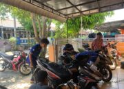 Dosen Teknik Otomotif Unimed Latih Pemuda Bandar Setia Service Sepeda Motor Injeksi