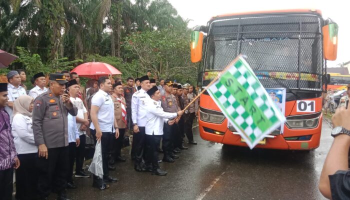 Deraian Airmata Keluarga Lepas Keberangkatan Calhaj Palas