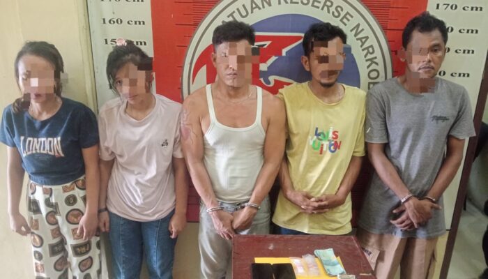 Pesta Sabu, Tiga Pria Dan Dua Wanita Diringkus Polisi