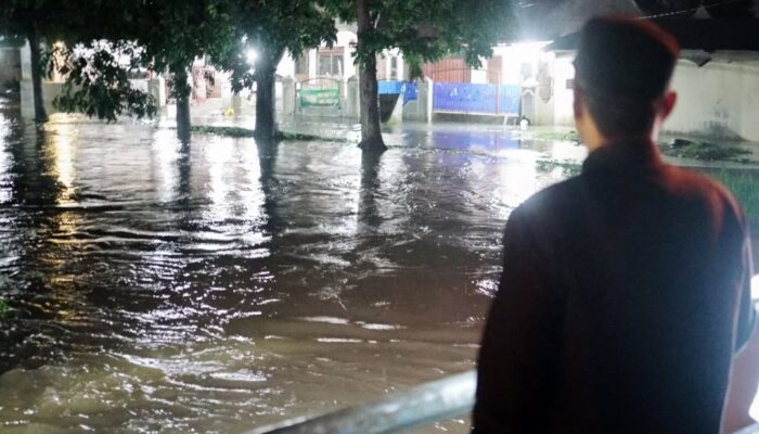 Rico Waas Tinjau Banjir Di Sunggal Malam Hari Evaluasi Infrastruktur Dan Drainase
