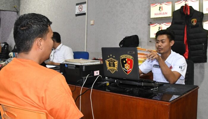 Candu Judi Online, Karyawan Gelapkan Hasil Penjualan Ratusan Ponsel