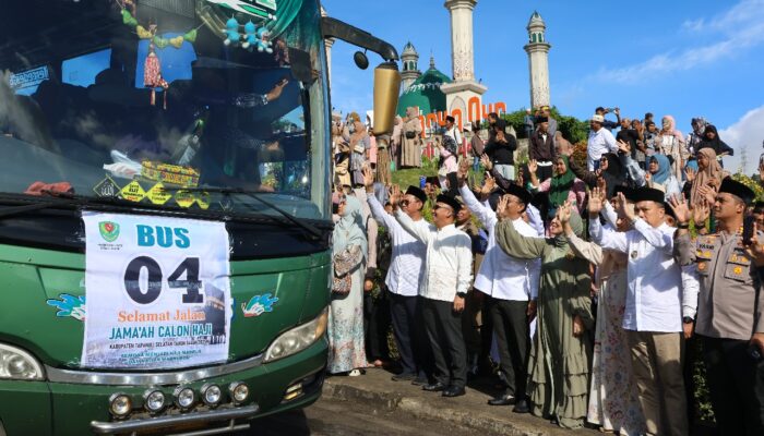 Dilepas Bupati Tapsel Diazankan Pimpinan DPRD, 174 Calhaj Menuju Ahmed