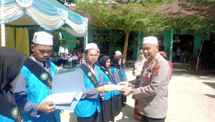 Pelepasan Santri Kelas XII Ponpes Rabiul Islam Dihadiri Kapolres Palas