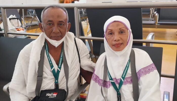 Pasangan Sumardi – Effy Senang Berhaji Bersama Usai Belasan Tahun Menunggu