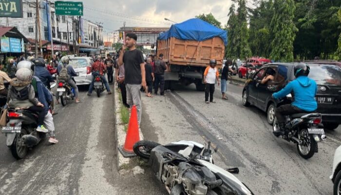 Mahasiswi Tewas Tertabrak Truk Setelah Motornya Terjatuh