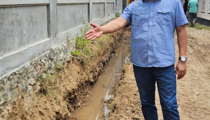 Daniel Abdul Wahab Advokasi Pembangunan Saluran Drainase Dan Jalan Warga Perbatasan Lamdom-Bathoh
