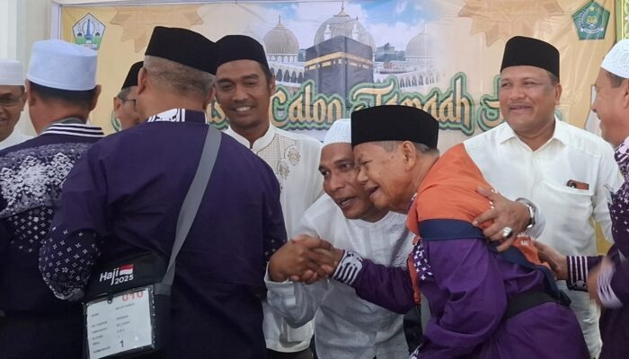 Suasana Haru Liputi Pelepasan Calon Haji Ke Tanah Suci