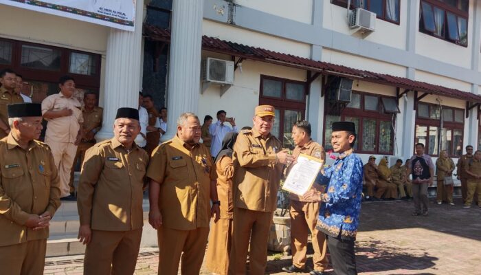 Usai Apel Gabungan, Bupati Agara Serahkan SK 58 CPNS Formasi Tahun 2024