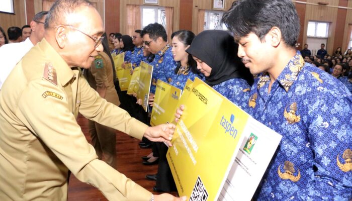 Bupati Simalungun Serahkan 524 SK Pengangkatan CPNS Formasi Tahun 2024